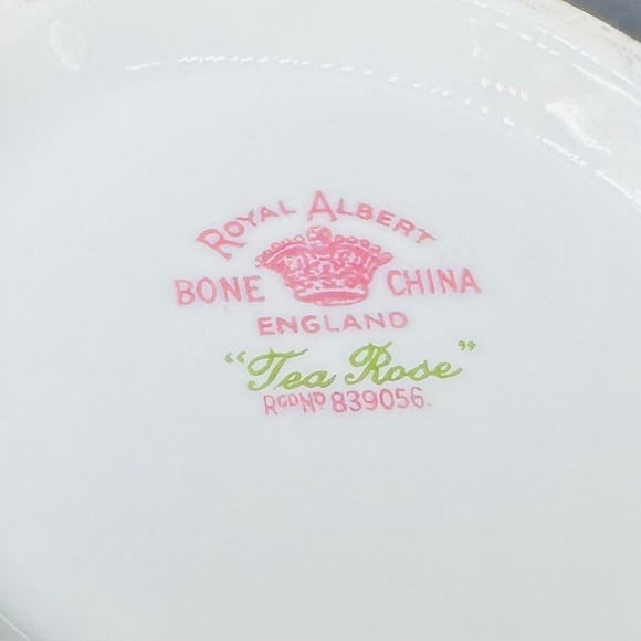 Royal Albert Tea Rose Gravy Boat Saucer Set Bone China England - Picture 4 of 4